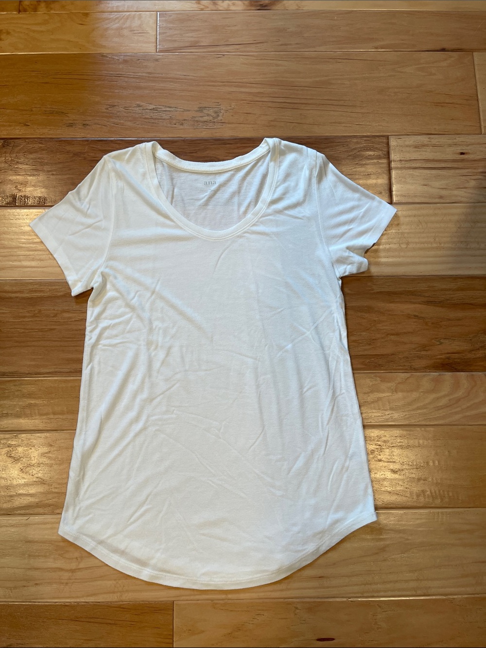 a.n.a White Scoop Neck T-Shirt